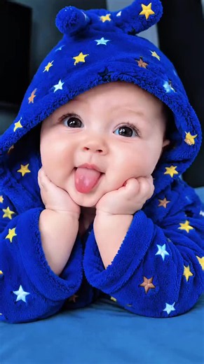 That adorable “Papa Papa” is the sweetest little call ever. 😍💙 #babysayspapa #papalove #sweetbaby #cutebaby #babyvoice