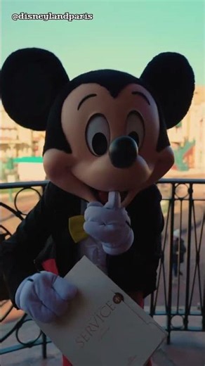 You Can Find Hidden Mickey Leafs At Disneyland! 🍂🔍 #shorts