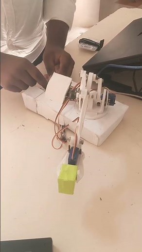 Mini Pick & Place Robot 🤖