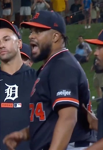Benches Clear: Tigers vs A's After Kenley Jansen Reacts to Jeff McNeil Bunt