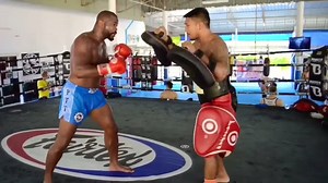 #UFC209 'Suga' Rashad Evans is back in the #ufc octagon. Rashad was recently in Thailand & worked on his #MuayThai & #MMA at #PhuketTopTeam with Kru Nueng & Coach Eric Uresk. At UFC 209 Rashad takes on Daniel Kelly (12-1) Looking forward to seeing one of the true greats, return to action tomorrow night! Evans is a 1x LHW #UFC #Champion 1x #TUF winner 2x #Knockout of the night 2x Fight Of The Night 1x Knockout of the year Vs Chuck Liddell Notable wins over: Chael Sonnen, Tito Ortiz, Dan Henderson