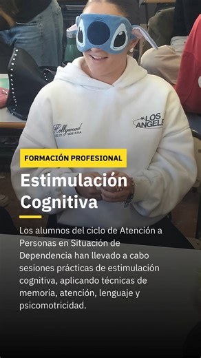 🎓 ¡De la teoría a la práctica! Nuestros alumnos del ciclo de Atención a Personas en Situación de Dependencia están poniendo en práctica todo lo aprendido 💡 🧠 Memoria | 👁️ Atención | 🗣️ Lenguaje | 🎯 Percepción | 📍 Orientación | 🤸 Psicomotricidad | ✋ Estimulación sensorial Cada grupo se ha especializado en una técnica diferente para trabajar las funciones cognitivas, preparándose como verdaderos profesionales del sector sociosanitario 👏 Así formamos en el Colegio San Cristóbal: con experi