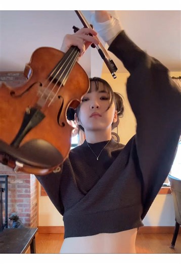 Dancing Violin Girl Returns with a Stunning Performance