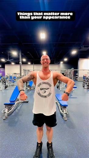 Look, the aesthetic gains are fun, but as parents, we know the real value of fitness is everything on this list: Mental Health, Functioning Body, Energy, and being a good Role Model. We don’t just work out to look good; we work out to live well and live long for our families. Our coaching focuses on building the habits (like the ones mentioned here) that improve your health, happiness, and energy levels first. Ready to prioritize a healthy, functioning body? DM me ‘FUNCTION’ for info on my paren