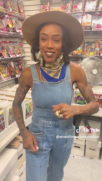 Fun time with former WWE Divas Champion FKA Alicia Fox at The Wrestling Universe! #aliciafox #victoriacrawford #wwe #aew