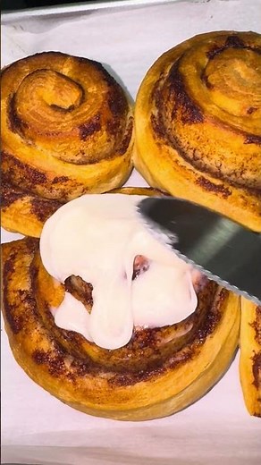 Simple Icing Glaze For Cinnamon Rolls