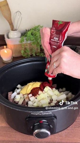 Slow Cooker Beef Stroganoff Recipe with 312 Calories