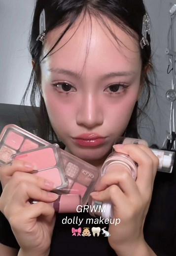 Manga Lashes: Create Stunning Dolly Makeup Looks