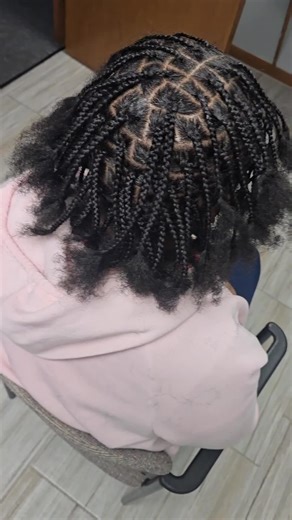 At The Braiddown Studio, we specialize in professional, standalone braid foundations — because the foundation is the most important part. We assist you in doing your own hair by creating a seamless, flat base with precise parting and carefully crafted braids. We don’t rush the process. We don’t skip steps. More time. More precision. More attention to quality. That’s how you achieve a true salon finish — even with a DIY install. ✨ Book your foundation today At The Braiddown Studio, we specialize 
