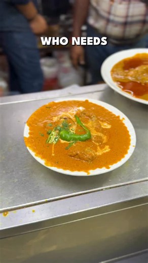 DCT EATS on Instagram: "Delhi’s Veg Food Is On Another Level! 🍽️ Delhi continues to surprise with how good pure vegetarian food can be. I spent the day exploring two iconic spots that prove you don’t need meat for a mind blowing meal. From old school flavours in the busy lanes of Purani Dilli to a freshly rebuilt favourite in Pandara Road, this one turned into a proper comfort food tour. The first stop set the tone with a layered kulhad bowl brimming with pulao, chole, palak and all the little 