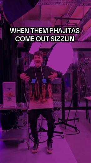 Dance white boy dance 🕺 🎶 #danandphil #phan #danhowell #phillester #fypシ @Dan and Phil