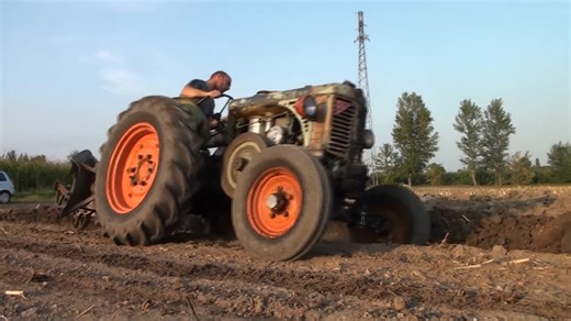 Ploughing tests with Landini L25 | Farmall Lovers