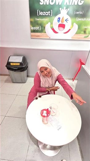 Mama has a table that can rotate