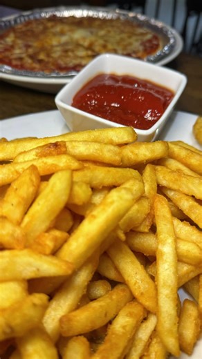 ¡El sabor está en Alokate Sport Bar! PENDIENTE A NUESTRAS PUBLICACIONES Para que Disfruten de nuestro es deliciosos platos, alitas de pollo cubiertas con tus aderezos favoritos, papas fritas crujientes, pizzas recién salidas del horno, y, por supuesto, las cervezas más frías que puedas imaginar. ¡listo para que disfrutes el juego con tus amigos! 🍗🍟🍕🍻 #AlokateSportBar #AlitasConSabor #PapasFritas PizzaDeliciosa CervezaFría AmigosYDeporte