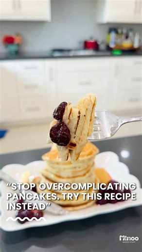 There’s something special about Diner Style Pancakes, tall stacks, golden edges, and that nostalgic flavor you can’t fake. This recipe gives you all of that in about 15 minutes, start to finish. The batter mixes quickly, cooks evenly, and stays fluffy without being dry or dense. It’s perfect for weekends, busy mornings, or breakfast for dinner. You can use the classic bowl method or the jar shake method if you want easy cleanup; both work beautifully. Minoo’s Pro Tip: Cook pancakes on medium-low