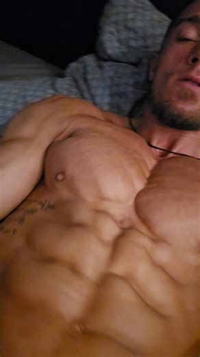 RT @zahry_fit: In bed I started edging my hard cock. Stroked it slow, teasing the head, stopping right before I came, then repeating it aga…