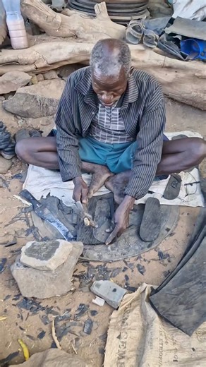 Recycled Tire Sandals, Konso South Ethiopia. . . . #Ethiopia #mamaruethiopiantours #mamarulocalguide #mamaru #konso #konsovillage #konsopeople #tire #recycle #travel #travelblogger #travelafrica #travelethiopia #seeafrica #visitafrica #local #localguide #market #ethiopiamarket #omovalleymarket #tribalmarket | Mamaru Ethiopian Tours