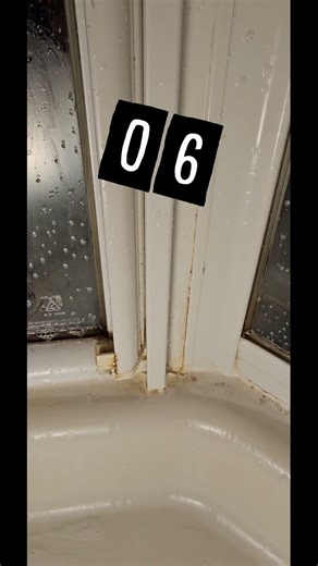 Πως να "τελειώσεις" τις μαυρίλες στην ντουζιέρα #cleantok #Astonish