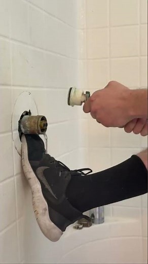 Replacing a delta shower cartridge #plumbing #plumber #diy #plumbingtime