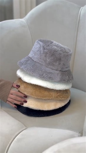 ary〽️ on Instagram‎: "قرب الشتا وصار بدنا فرو 🫶🏻🫶🏻 شير وكومنت تواصي شي ان التثبيت بالدفع المسبق حصرا تواصي 20 يوم توصيل بحمص وشحن محافظات #followｍe #syria #explore"‎