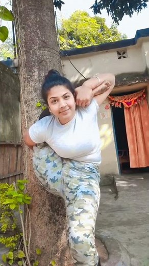 mulher linda fazendo yoga