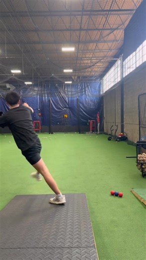 Armyard athlete Luke L hit a new PR last session after throwing 78 mph. That’s a 6 mph increase since starting. Way to go Luke ⛽️💪 Looking to throw harder, stay healthy, or play at the next level? Our program has helped athletes increase velocity, rehab from injury, and earn college opportunities — all through a proven system built around individualized training and results. DM to get started. #mlb #pitchingdrills #pitchingmechanics #pitching #pitchingcoach baseball pitchingtraining baseballism