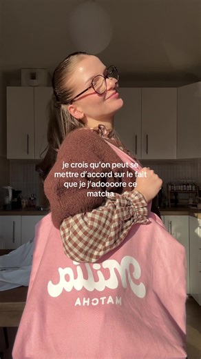 Presque ma taille en canettes de matcha @Milia Matcha j’espère entrer dans le guinness des records 👀😂 Il me manque plus que le verre et le matcha to go 🤪 #humour #matcha #miliamatcha