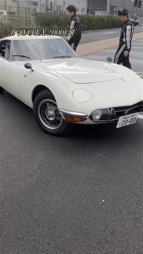 🏎️2000GT① TOYOTA2000GTのこのサウンドたまらない！ 久しぶりのエンジン始動で完全に被ってますが、エンジンがかかって感動🥺 やっぱ2000GT最高の車です♪ #トヨタ #トヨタ2000gt #トヨタ2000gtかっこいい #2000gt #トヨダグラム | Toshimitsu Kosako