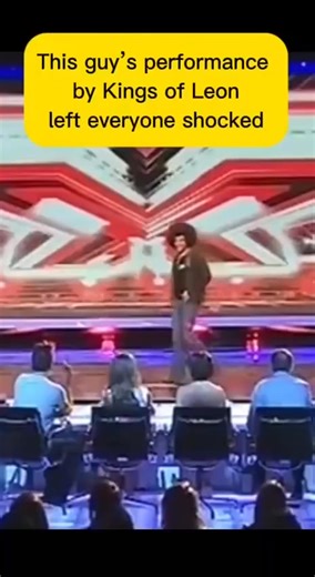 When he stepped onto the stage with his unique look, Simon was initially skeptical about his talent. However, as soon as he began to sing, everyone was left in shock. Watch he full video in the comments below👇 | Diva Daily