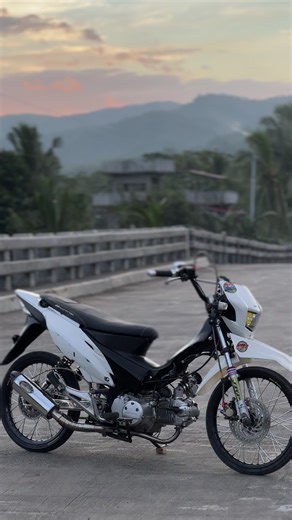 Exploring the White Fender XRM125: Limited Edition Review