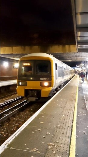 Southeastern Class 465 arrives at Bexleyheath