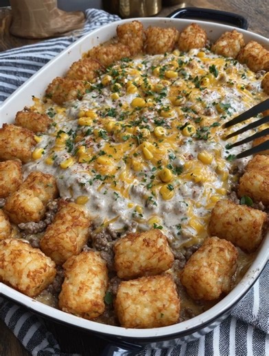 1.6M views · 9.4K reactions | 鸞 Cowboy Tater Tot Bake 凜燎 Savory beef, creamy cheese, and crispy tater tots baked into comfort food perfection! INGREDIENTS: 1 lb ground beef 1 medium onion, diced ...... Full Recipe in Coʍmеոτ  | Recipes by Padma | Facebook