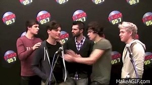 Top 30 Iconic Larry Stylinson Moments on Make a GIF