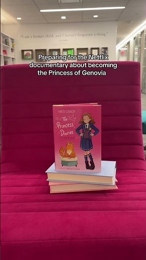 SHUT UP! The Princess Diaries is officially a graphic novel now?! 👑💗