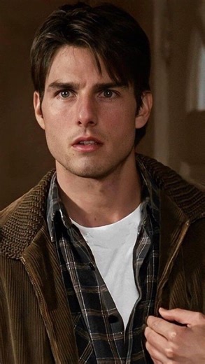 Cinema qp on Instagram: "“I love you”, Jerry Maguire (1996), the confession scene where Jerry tells Dorothy, “You complete me,” was originally written as a much longer speech. Tom Cruise suggested cutting it down, believing Jerry was the kind of man who would finally stop talking when the truth mattered most. Renée Zellweger’s soft, emotional reaction was filmed in near silence, with Cruise delivering the line almost under his breath. That simplicity is why the moment works so powerfully — it is
