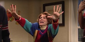 SNL: Watch Kristen Wiig Bring Back Sue The Surprise Lady