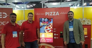 Empreendedores lançam primeira máquina automática de pizza do Brasil que prepara e vende pizzas em 3 minutos