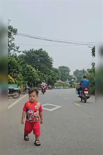 Part-1For the first time,the two babies ate delicious meat