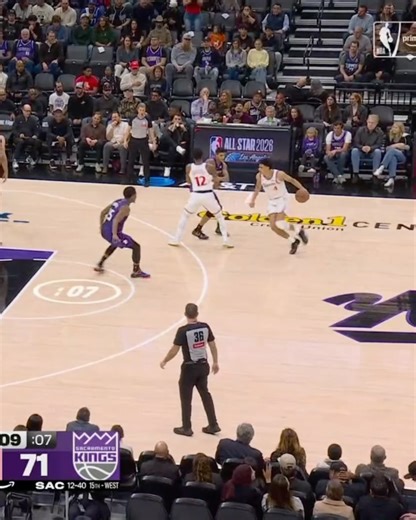 NBA on ESPN on Instagram: "De’Andre Hunter had to go back to the locker room after suffering an eye injury in the third quarter of Clippers-Kings."