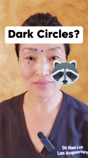 Comment “EYE” to get my Under-Eye Acupressure Guide! Say goodbye to dark circles and morning puffiness in just 1 minute a day. These 5 powerful acupressure points help drain fluid, boost circulation, and clear toxins from the delicate eye area: Yintang – Up & down press for clarity stress relief (10 sec) UB2 → SJ23 – Knuckle brushing to lift de-puff (10 sec) ST2 – Gentle under-eye socket press for dark circles (10 sec) Taiyang – Flush toxins relax tension (10 sec) Do this before bed or first thi