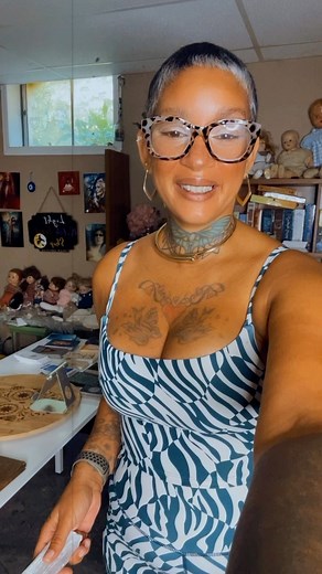 Let’s cleanse with selenite! ✨🫶🏼💫 #crystalhealing #instagood #instadaily #motivation #inspiration #love #reelsinstagram #TrendingReel #trending #foryoupage #tarotreading #dailytarotreading #intuitivetarotreading #tarot #tarotcards #trending #reels #candles #candlespells #lionsgate | Light Witch Tarot LLC