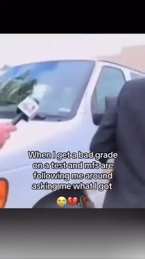 𝒻ℴ𝓁𝓁ℴ𝓌 me ℴ𝓇 ℯ𝓁𝓈ℯ... 😩 日本利用压电瓷砖将脚步转化为电能。这些瓷砖捕捉来自你脚步的动能。当你行走时，你的重量和动作会对瓷砖产生压力。瓷砖会轻微弯曲，从而产生机械应力。瓷砖内部的压电材料将这种应力转化为电能。每一步都会产生少量电荷，而数百万步结合在一起就能产生足够的电力来驱动 LED 灯、数字显示屏和传感器。在像涩谷车站这样繁忙的地方，每天大约有 240 万个脚步为这一系统作出贡献。这些电能可以被储存或立即使用，从而减少对传统电力来源的依赖，并支持可持续的城市基础设施。这种方法将日常运动转化为实用的可再生能源 #日本 #知识 #事实 #你知道吗 #推荐 #科技 #创新 #历史 #技术 #实验 #热门 日本利用压电瓷砖将脚步转化为电能。这些瓷砖捕捉来自你脚步的动能。当你行走时，你的重量和动作会对瓷砖产生压力。瓷砖会轻微弯曲，从而产生机械应力。瓷砖内部的压电材料将这种应力转化为电能。每一步都会产生少量电荷，而数百万步结合在一起就能产生足够的电力来驱动 LED 灯、数字显示屏和传感器。在像涩谷车站这样繁忙的地方，每天大约有 240 万个脚步为这一系统作出贡