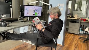 1.3K views · 50 reactions | Ze života teenagerů ‍六‍.. Znáte nějaké hlášky, které používají dnešní puberťáci a vy si připadáte tak trochu jako “loser”?浪 Miloš a Jůca | Relax Radio | Facebook