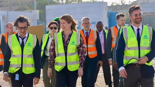 A partner for peace & security 🇬🇧🇸🇴 UK Minister for International Development & Africa Jenny Chapman visited MovCon to see how UK medical support is helping the Somali National Army tackle violent extremism- for a safer and more secure Somalia. #GoFarGoTogether | UK in Somalia