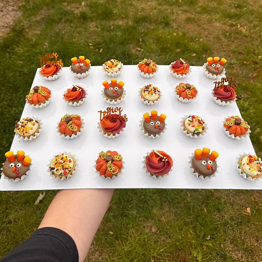 Give thanks for cookie cake #milkandcookiecakes #cookie #cookiecake #minicookiecakes #cake #asmr #asmrsounds #baking #baker #hobbybaker #bakingasmr #recipe #decoratingasmr #buttercream #piping #thanksgiving #thanksgivingmenu #thanksgivingdessert #thanksgivingdinner #turkey #pumpkin #sunflower #cornucopia #pie | Milk & Cookie Cakes