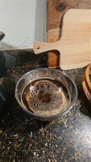 We put bacon grease in an insulated bowl an after a few mins it started sizzling....it was a really cool discovery 😃 #cooking #foodie #science #jesuslovesyou #familytime | Laura Faulkner