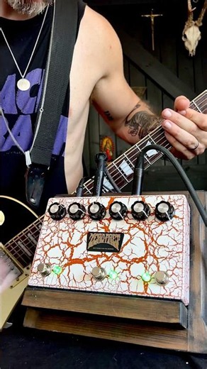 ZERO FRET - DRONERAT - oscillating octave drone noise distortion pedal. Built for Rainy of Discharge