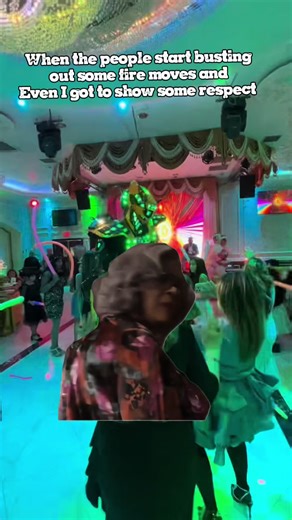 ⁉️ROBOT PARTY SHOW ⁉️ IF YOUR LOOKING FOR A NEW WAY TO ADD MORE ENERGY FOR YOUR UPCOMING PARTY ? Here at Robot_Emperador we have various services to offer such as our 6ft plus tall yellow party robot, our Batman robot, Peso Pluma and much more ✅ Don’t be afraid to DM us for more info on how you can have us at your next party ✅ #lahoraloca #quinceañera #robotled #robotledshow #weddings