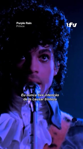 Trechos 4 u on Instagram: "“Purple Rain” (1984) de Prince, é uma metáfora poderosa para o fim do mundo, redenção e esperança, combinando o vermelho (sangue) e azul (céu) para criar o roxo, simbolizando um evento apocalíptico onde se busca amor e fé para guiar através da purificação e transformação, conforme explicado pelo próprio artista. A Chuva Roxa/Púrpura também faz referência a finais trágicos e ao julgamento divino, sendo um hino de superação e renovação em tempos de mudança. A música foi