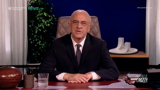 Crozza torna nei panni di De Luca "esperto" di politica internazionale: "I petardomani e i rincoglioniti col casco in confronto a Trump sono il fratello intelligente di Einstein" - Il Fatto Quotidiano